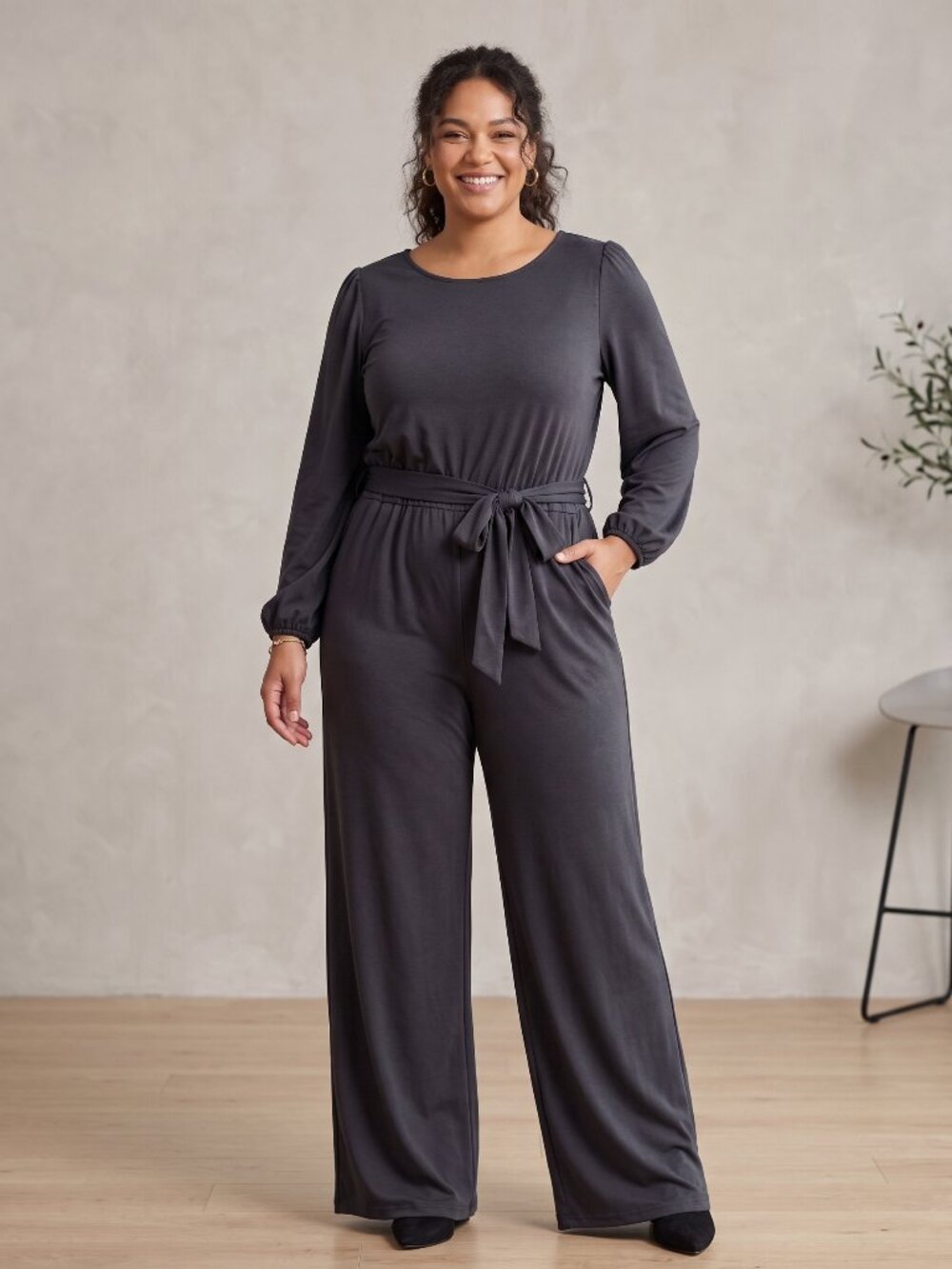 NWOT Black Long Sleeve Belted Wide Leg Keyhole Back Stretch Jumpsuit Large